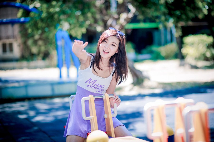 “大耳贼背信弃义！”夏侯惇得知消息之后，不禁怒骂起来，他们在虎牢关舍生忘死，刘备在那边不愠不火的打了半年，然后就这么拍拍屁股走人，让他们一家独自去面对关中的压力。